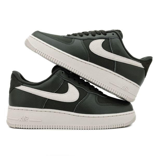 Nike Air Force 1 07 LX brand centr